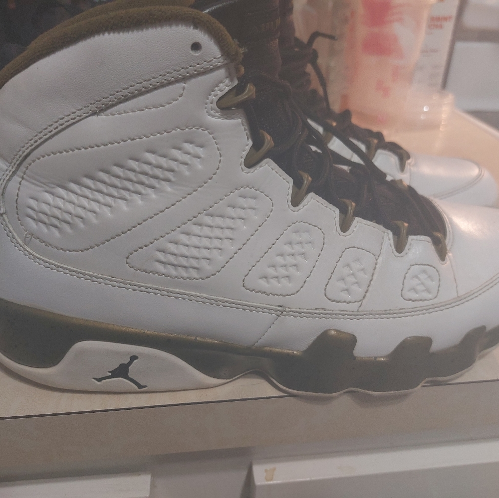 Jordan IX Statue Size 12